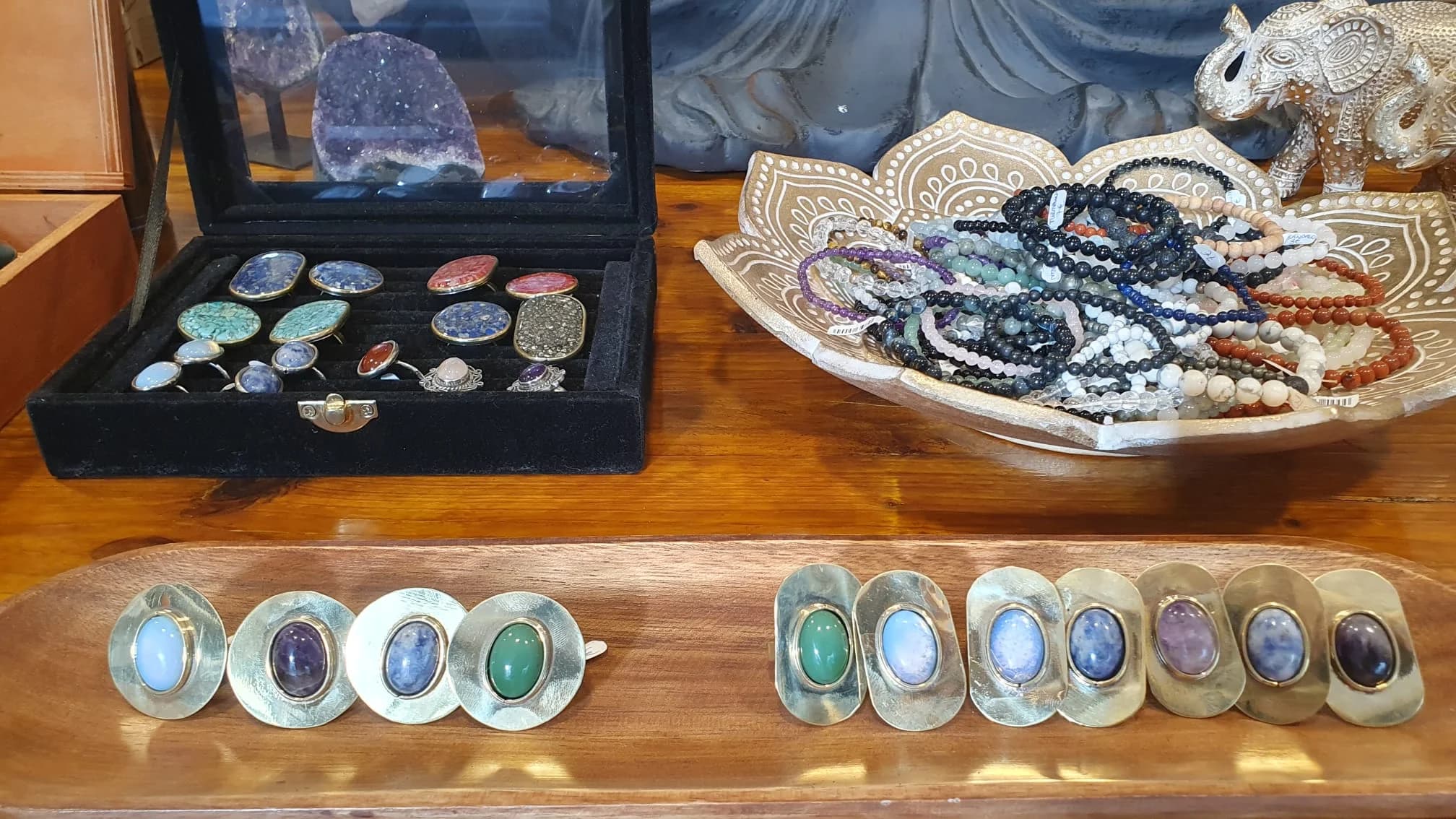 Anillos y piedras místicas con propiedades energéticas